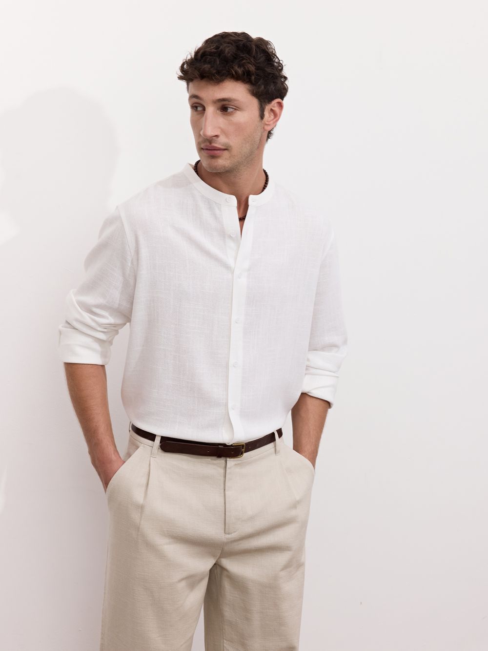 חולצת מכופתרת עם צווארון סיני