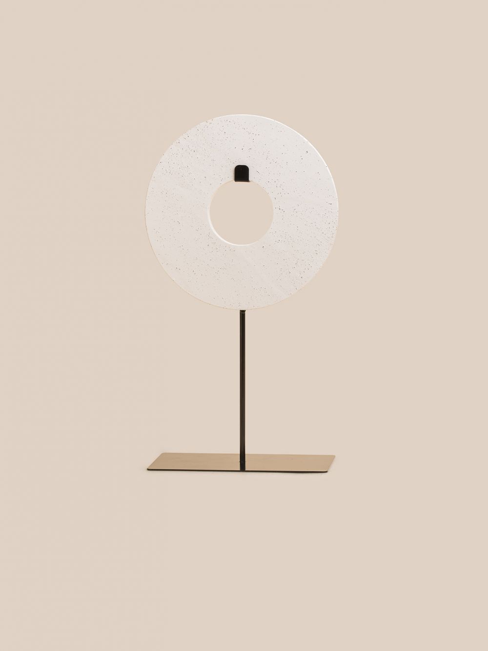 פסל עיגול על רגל 38.5CM