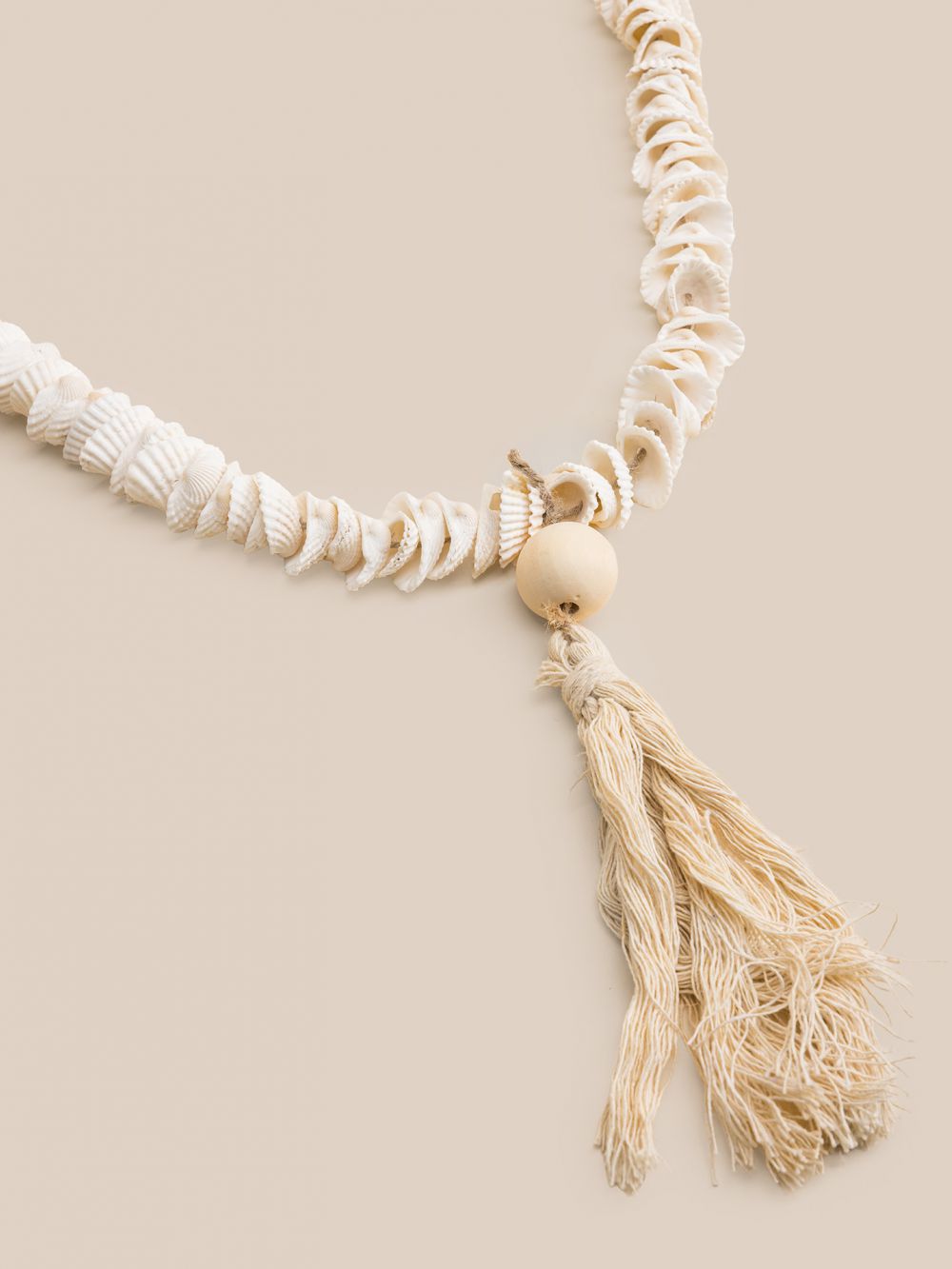 מחרוזת צדפות 64CM