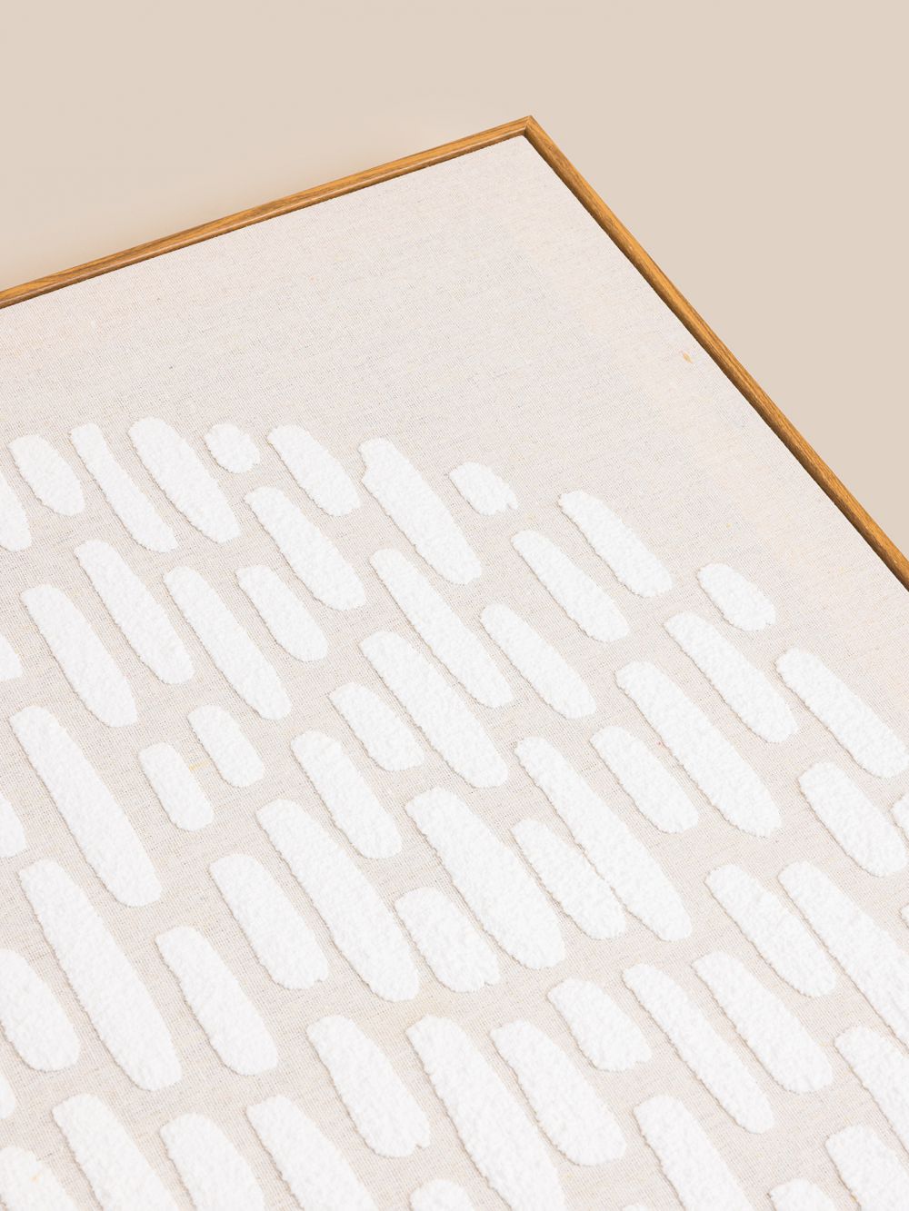 תמונה עם מסגרת עץ עיגול