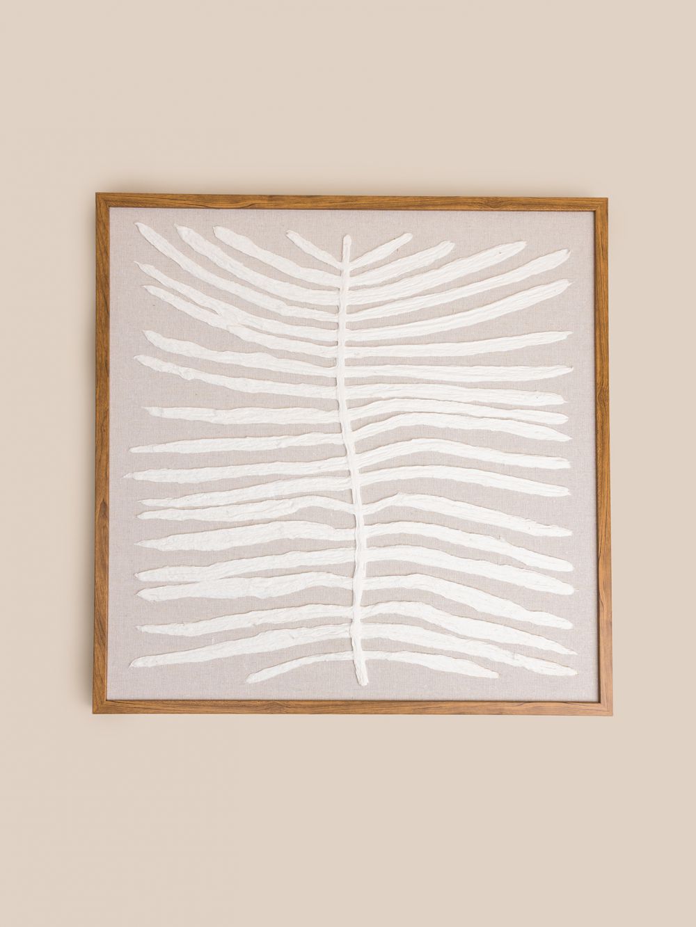 תמונה עם מסגרת עץ עלה