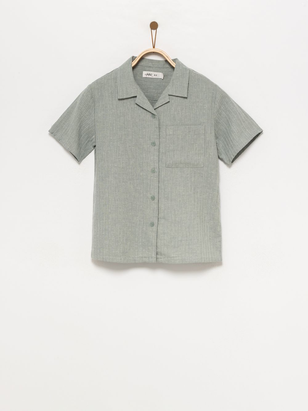 חולצה מכופתרת בד טקסטורה