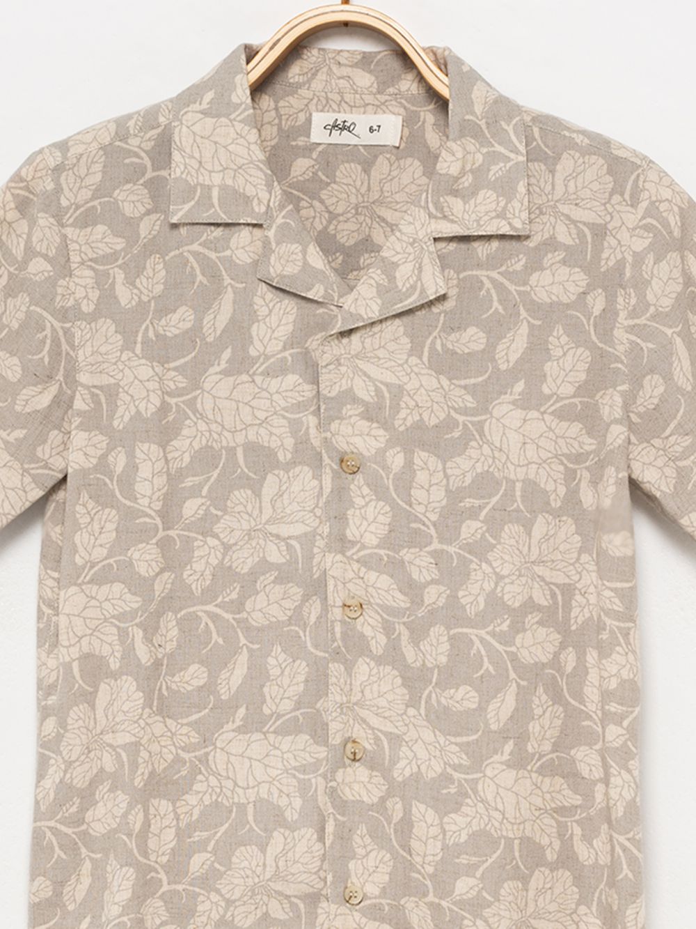 מכופתרת מודפסת