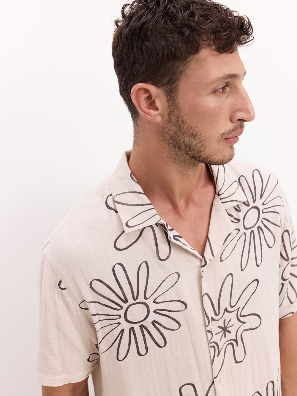 חולצת ריזורט מודפסת מבד במראה טטרה