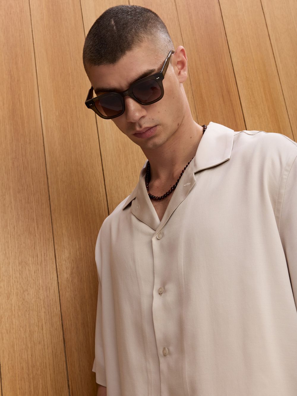 מכופתרת קצרה