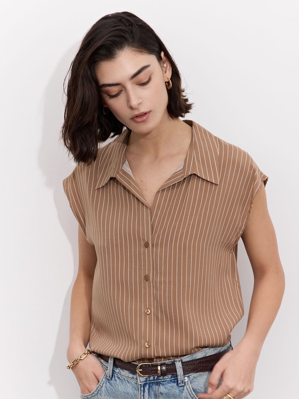 גופייה מכופתרת מבד נשפך