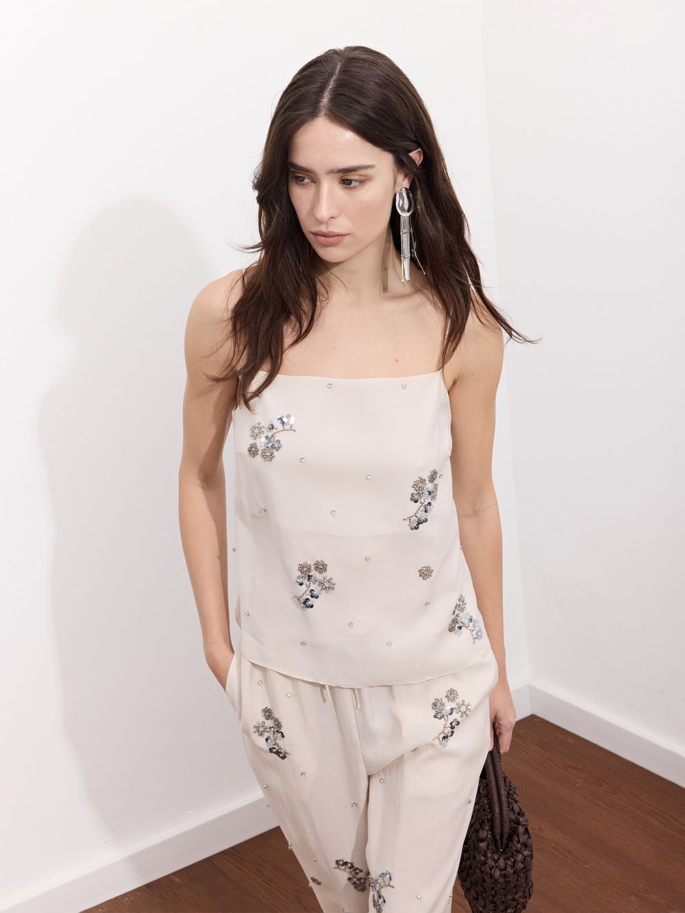 גופיה מעוטרת חרוזים