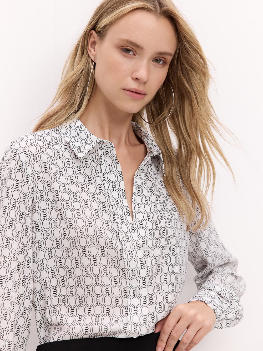 חולצה מכופתרת נשפכת