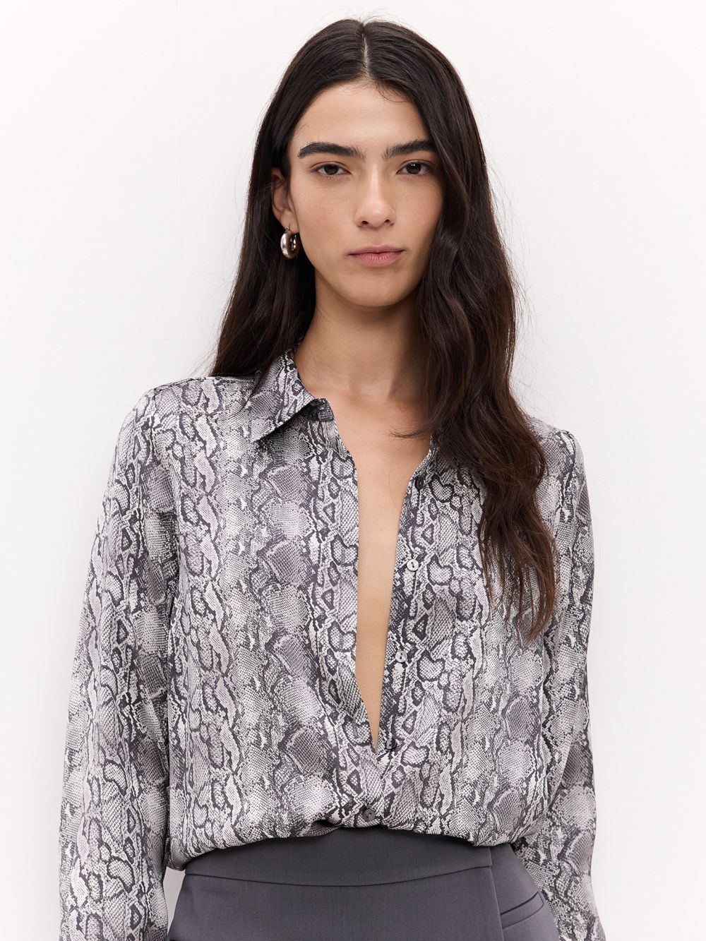 חולצת סאטן מכופתרת