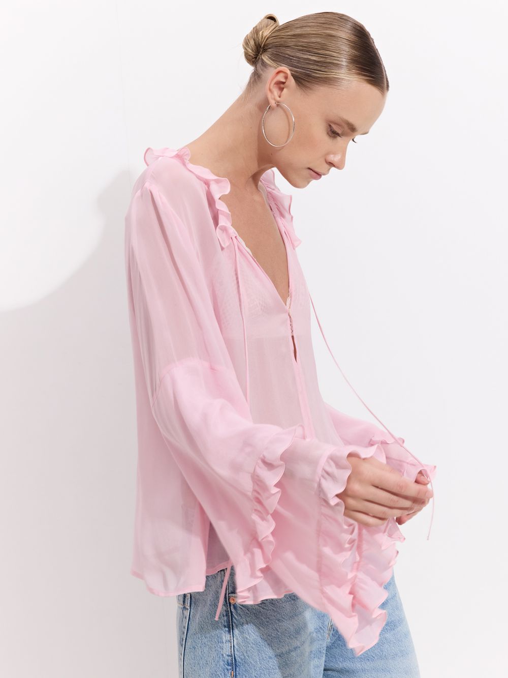 חולצת שיפון עם וולנים