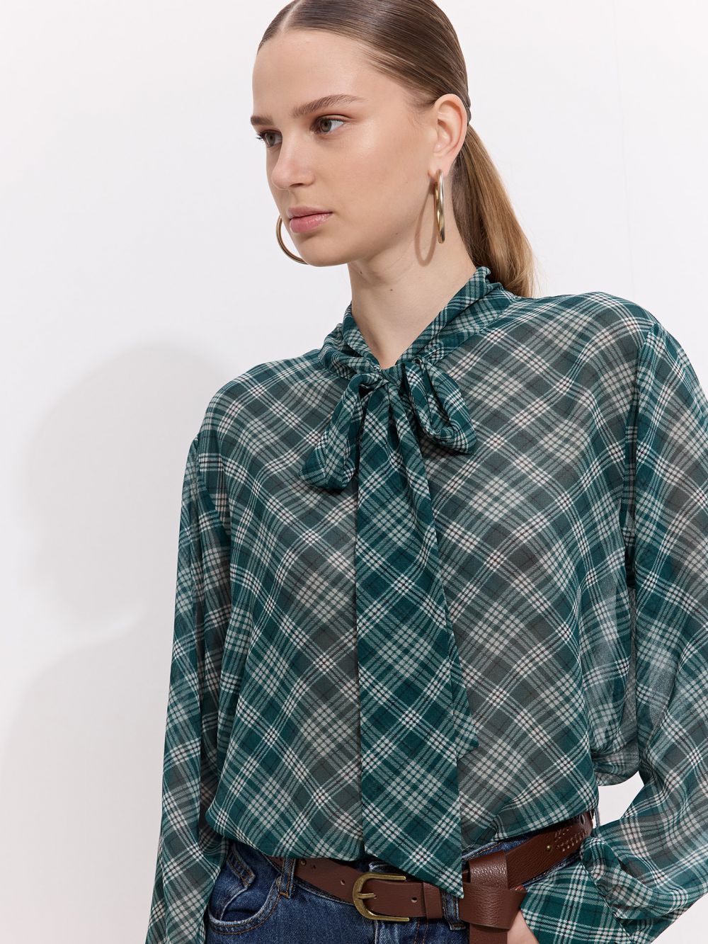 חולצת שיפון עם סרט קשירה