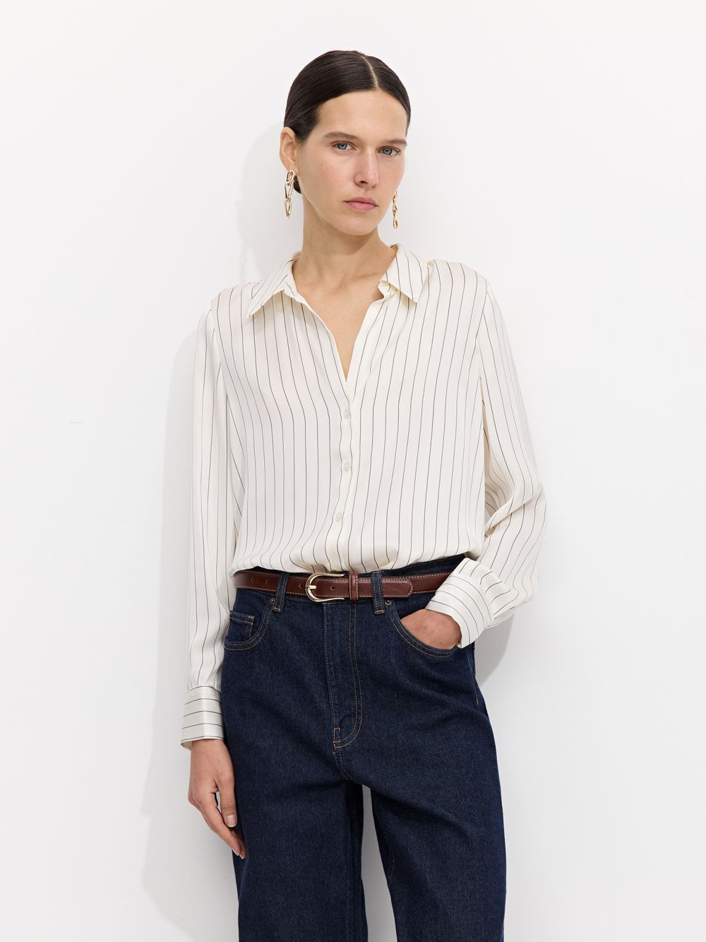 חולצת סאטן מכופתרת