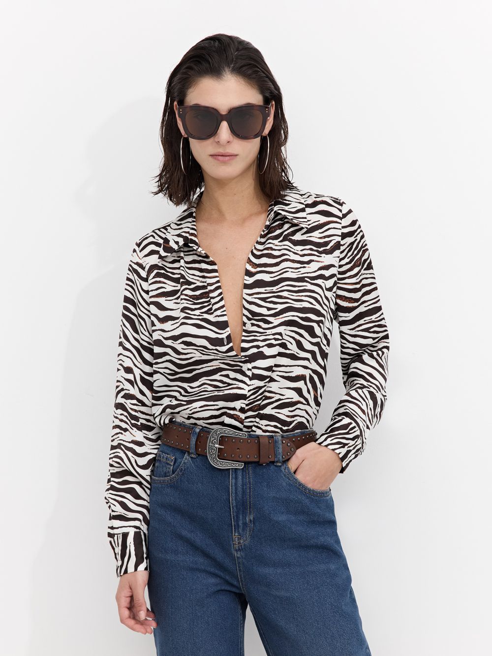 חולצת סאטן מכופתרת