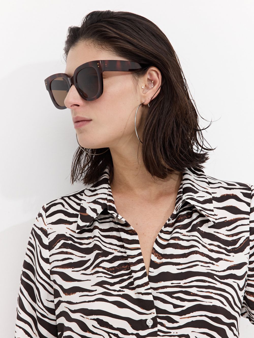 חולצת סאטן מכופתרת