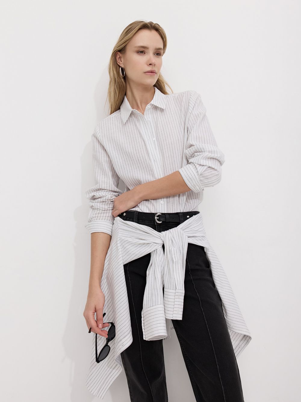 חולצה מכופתרת קלאסית במראה פשתן