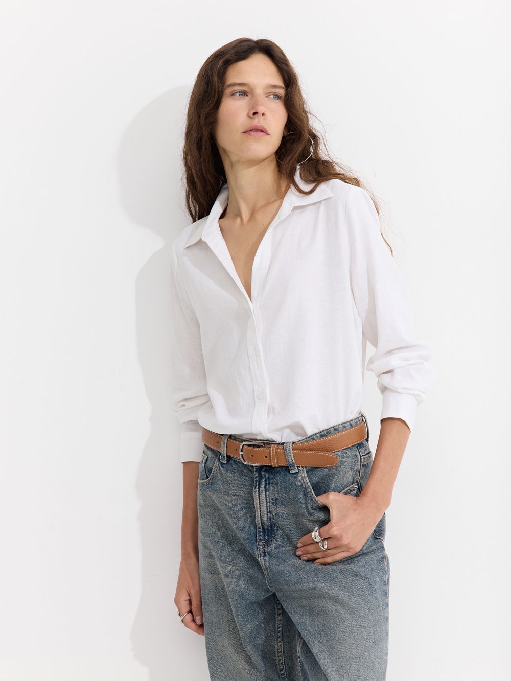 חולצה מכופתרת במראה פשתן