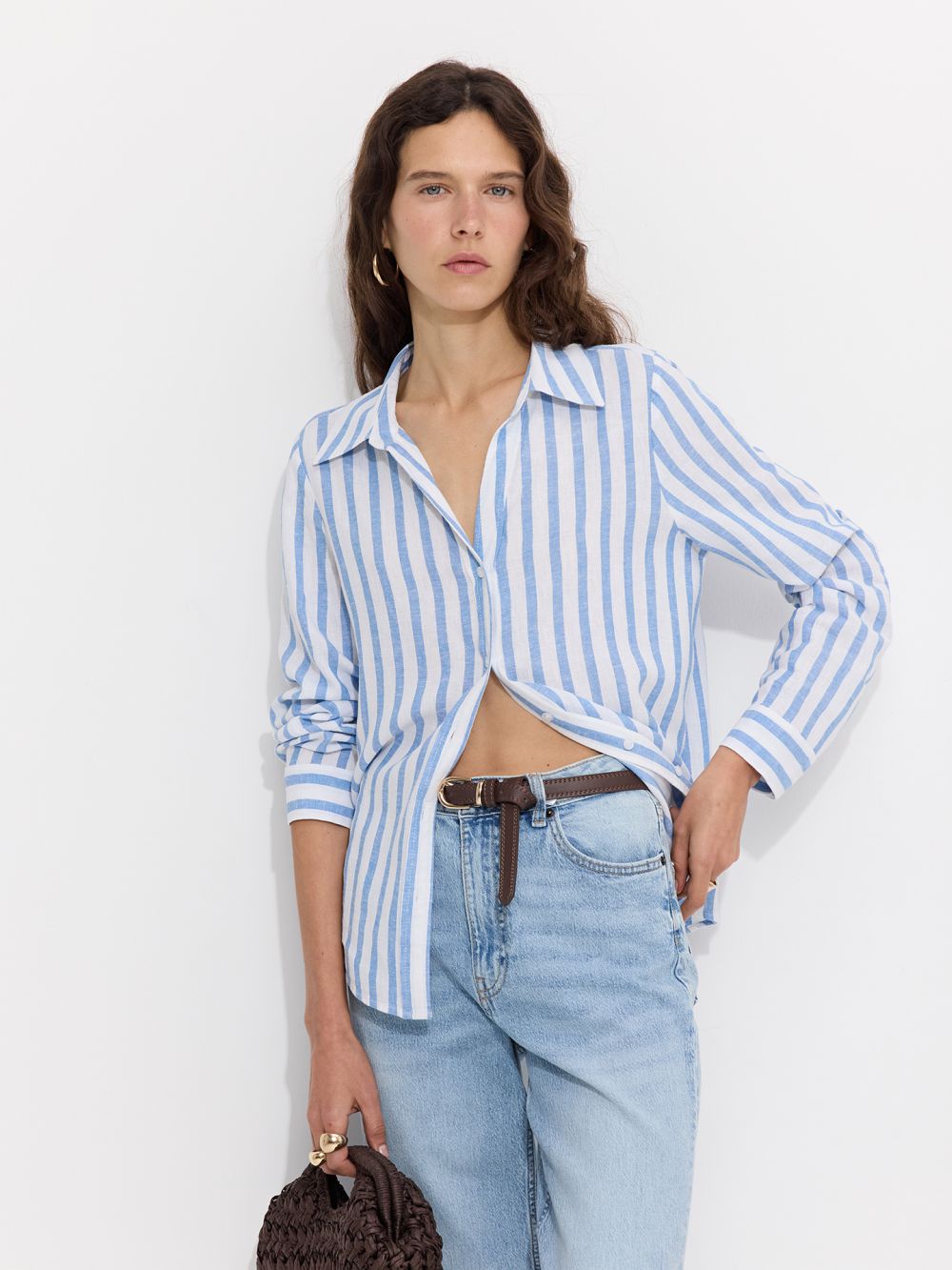 חולצה מכופתרת במראה פשתן