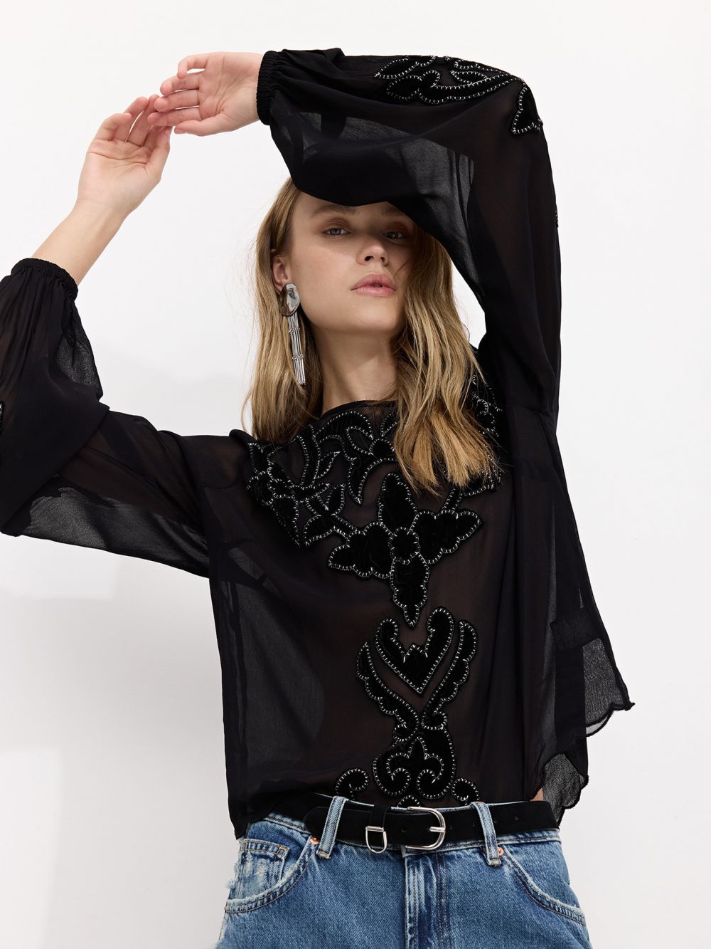 חולצת שיפון עם רקמה