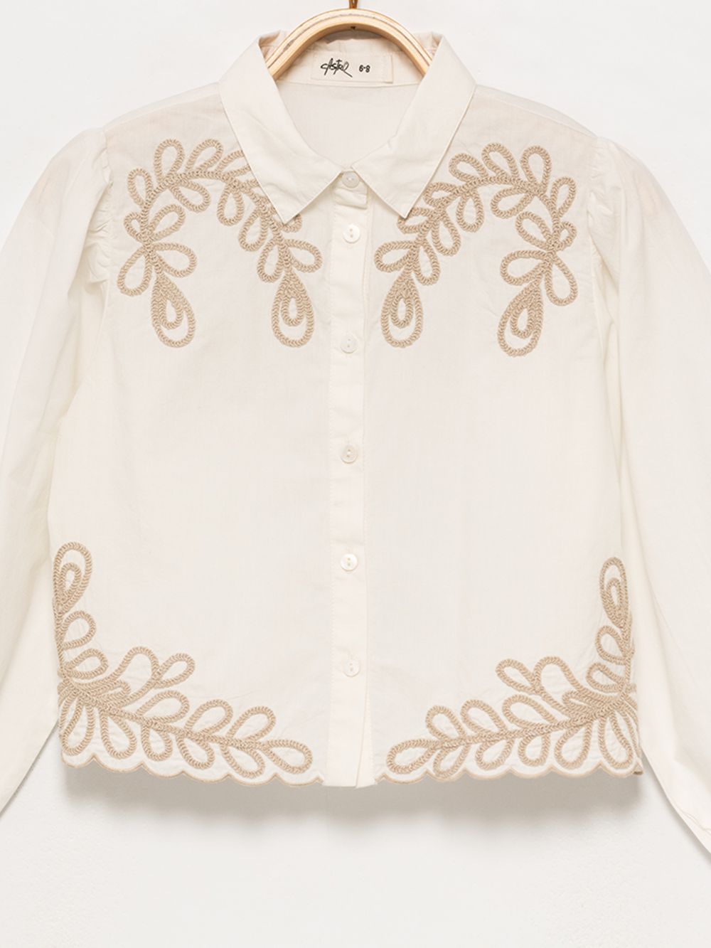 חולצת אריג מעוטרת