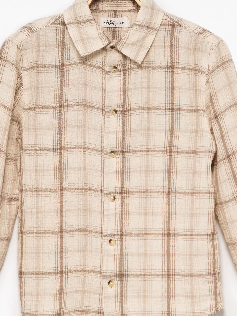 מכופתרת משובצת