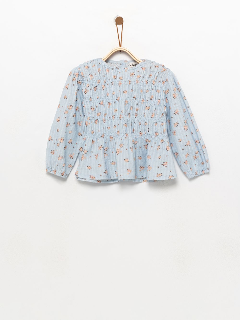 חולצה עם כיווצים