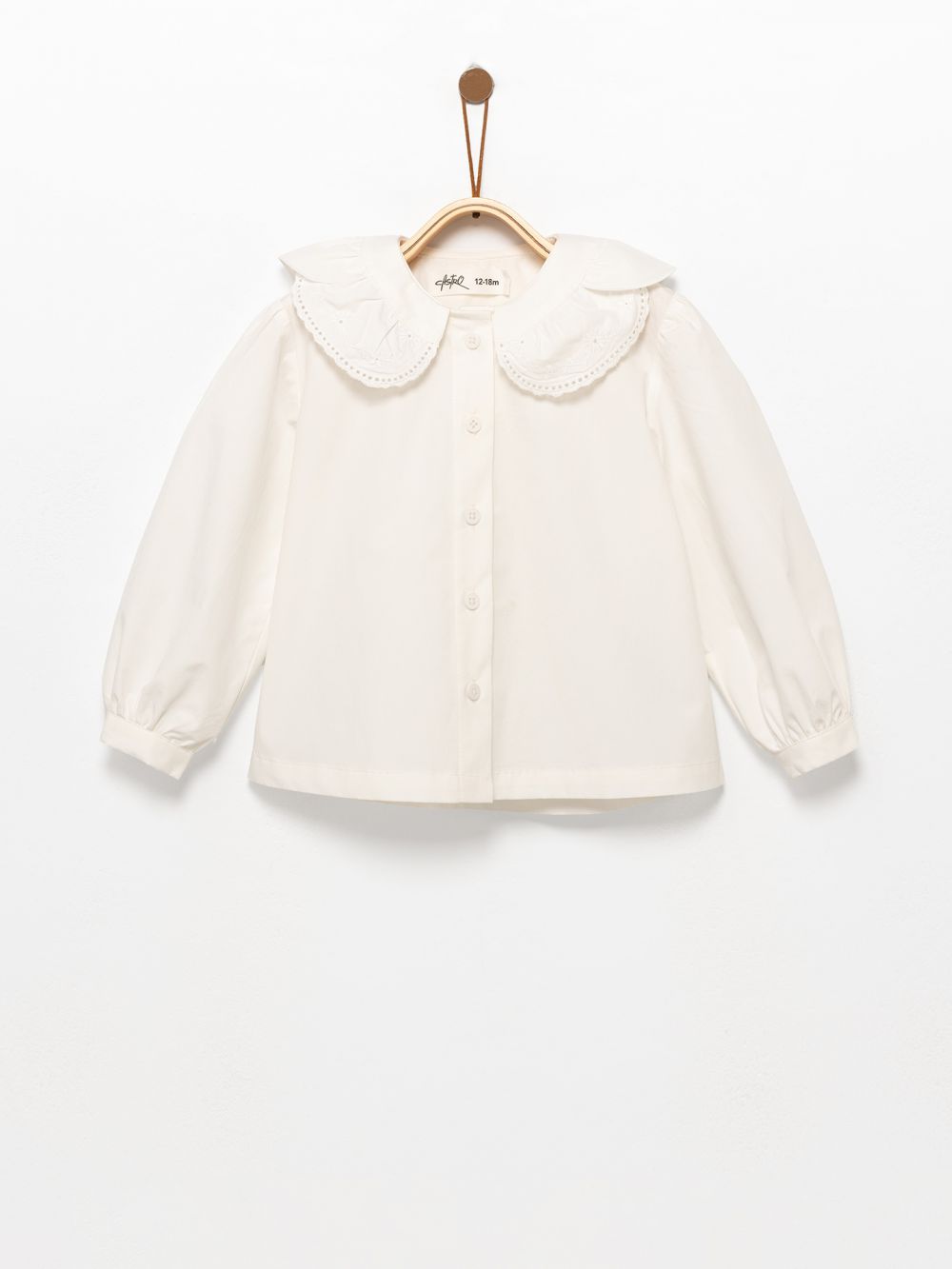 חולצה עם צווארון