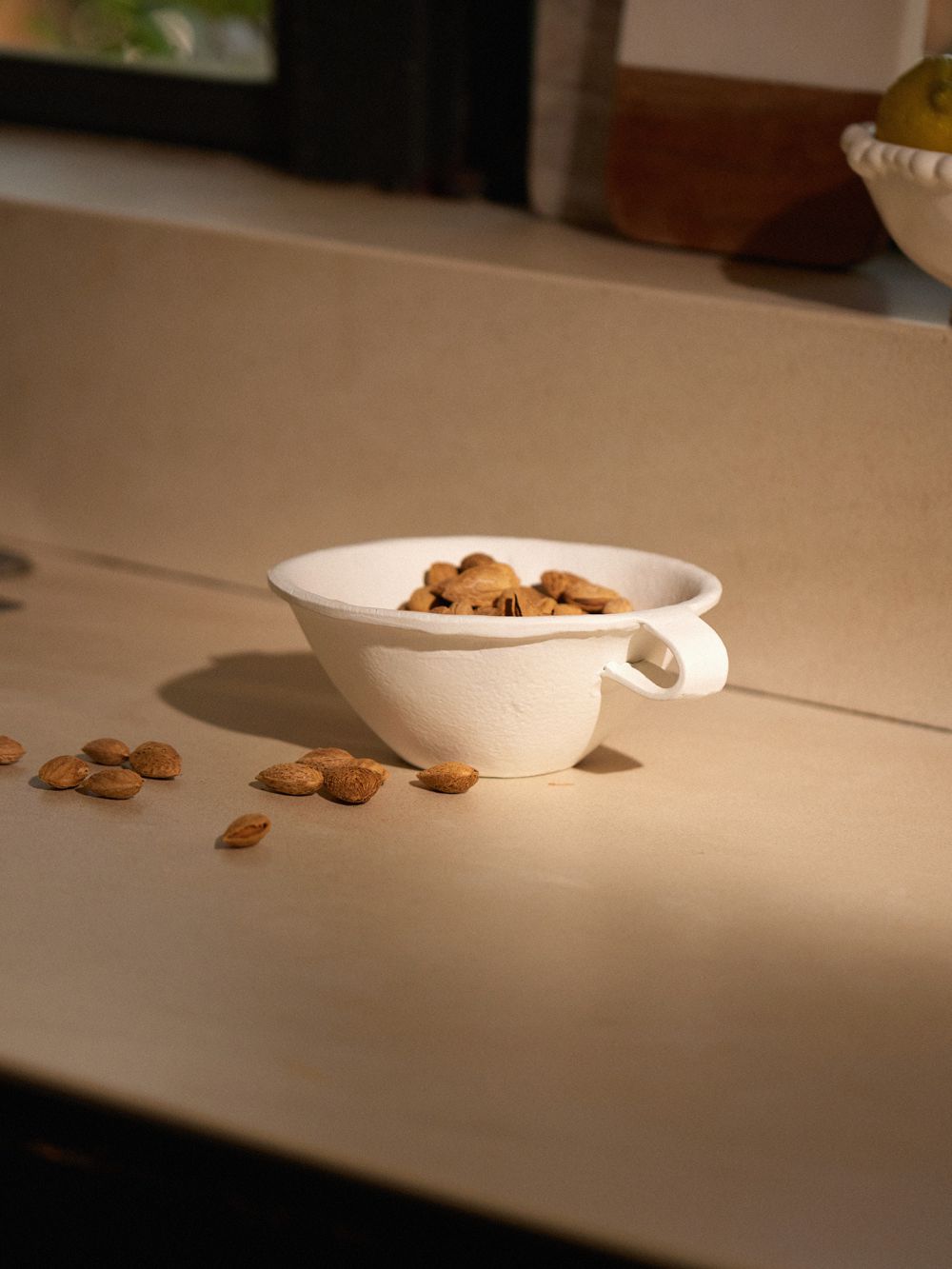 קערה דקורטיבית עם ידיות