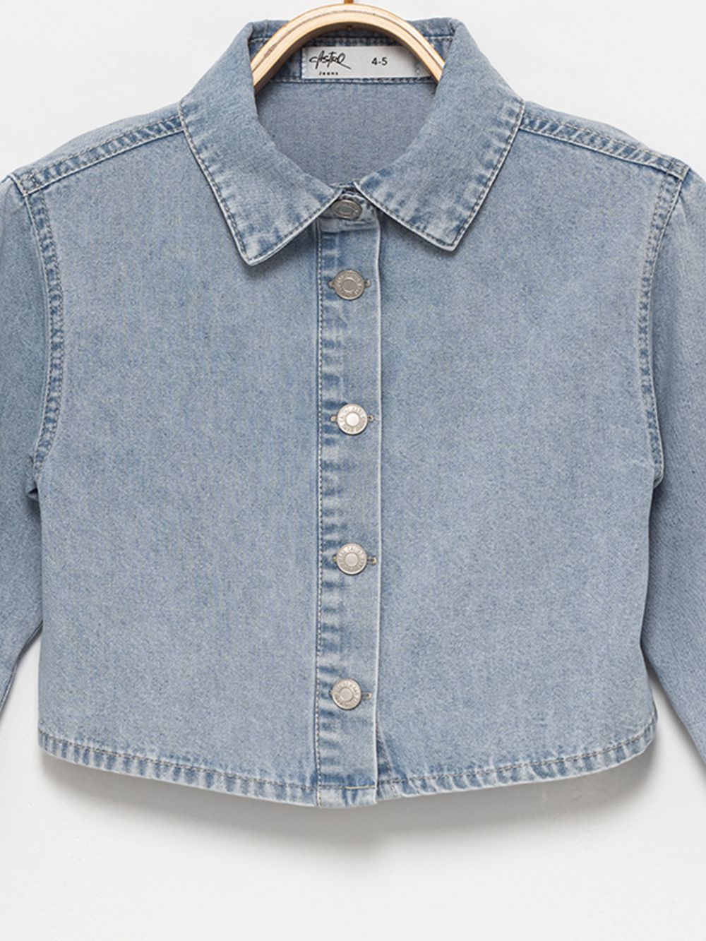 חולצת ג’ינס מכופתרת