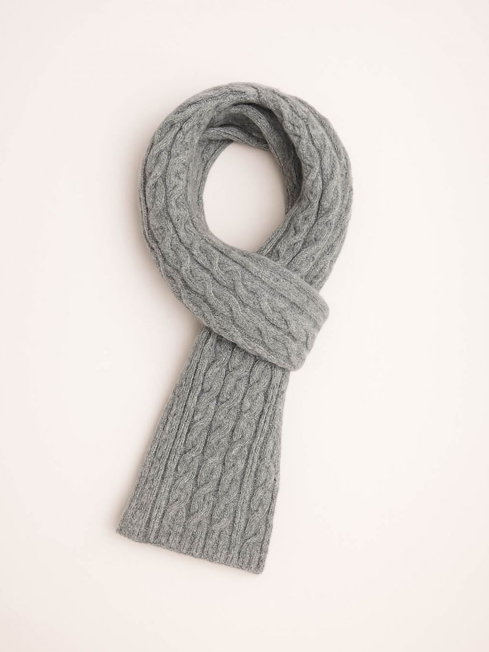 צעיף בטקסטורת צמות