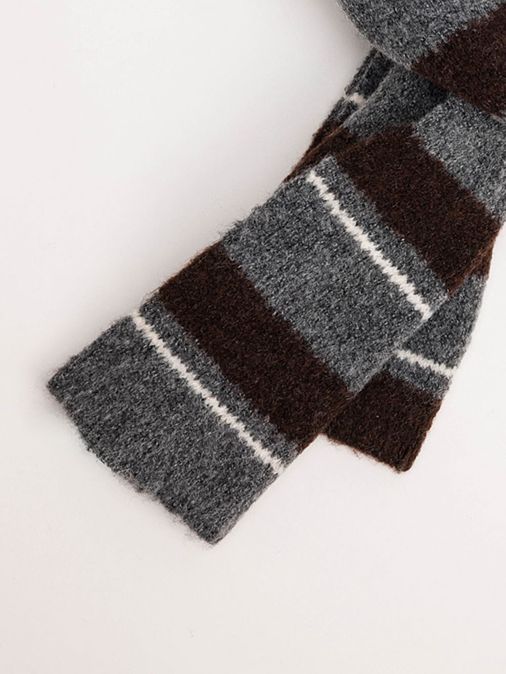 צעיף בשילוב פסים