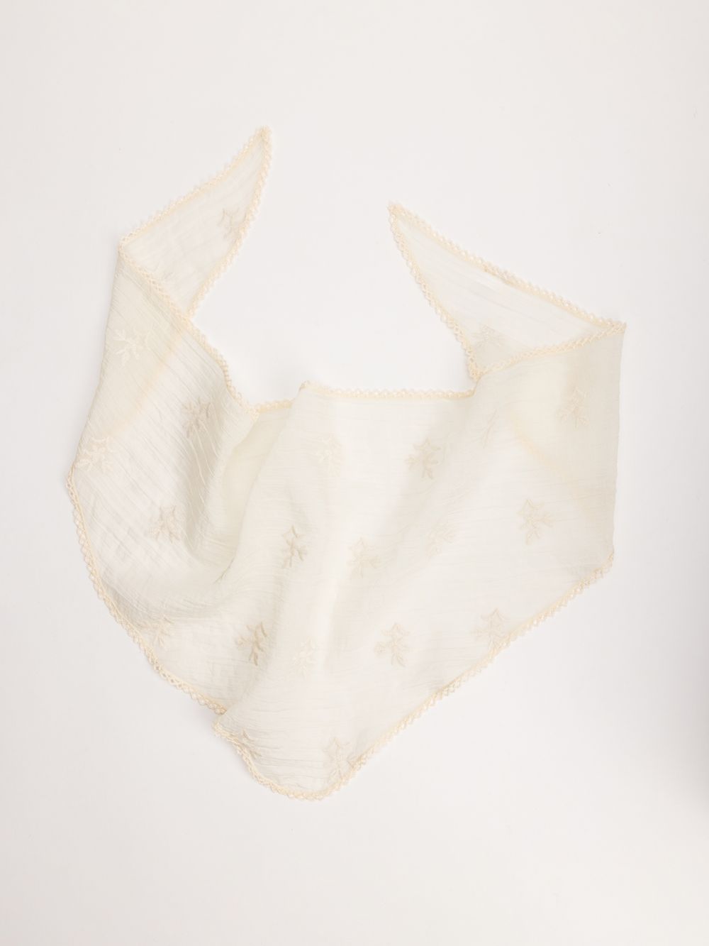 מטפחת משולשת רקומה