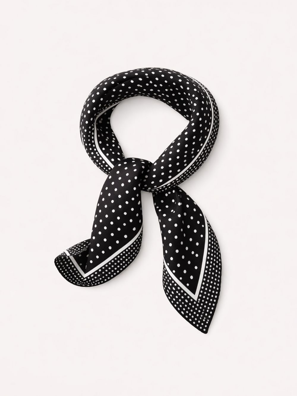 מטפחת בהדפס נקודות