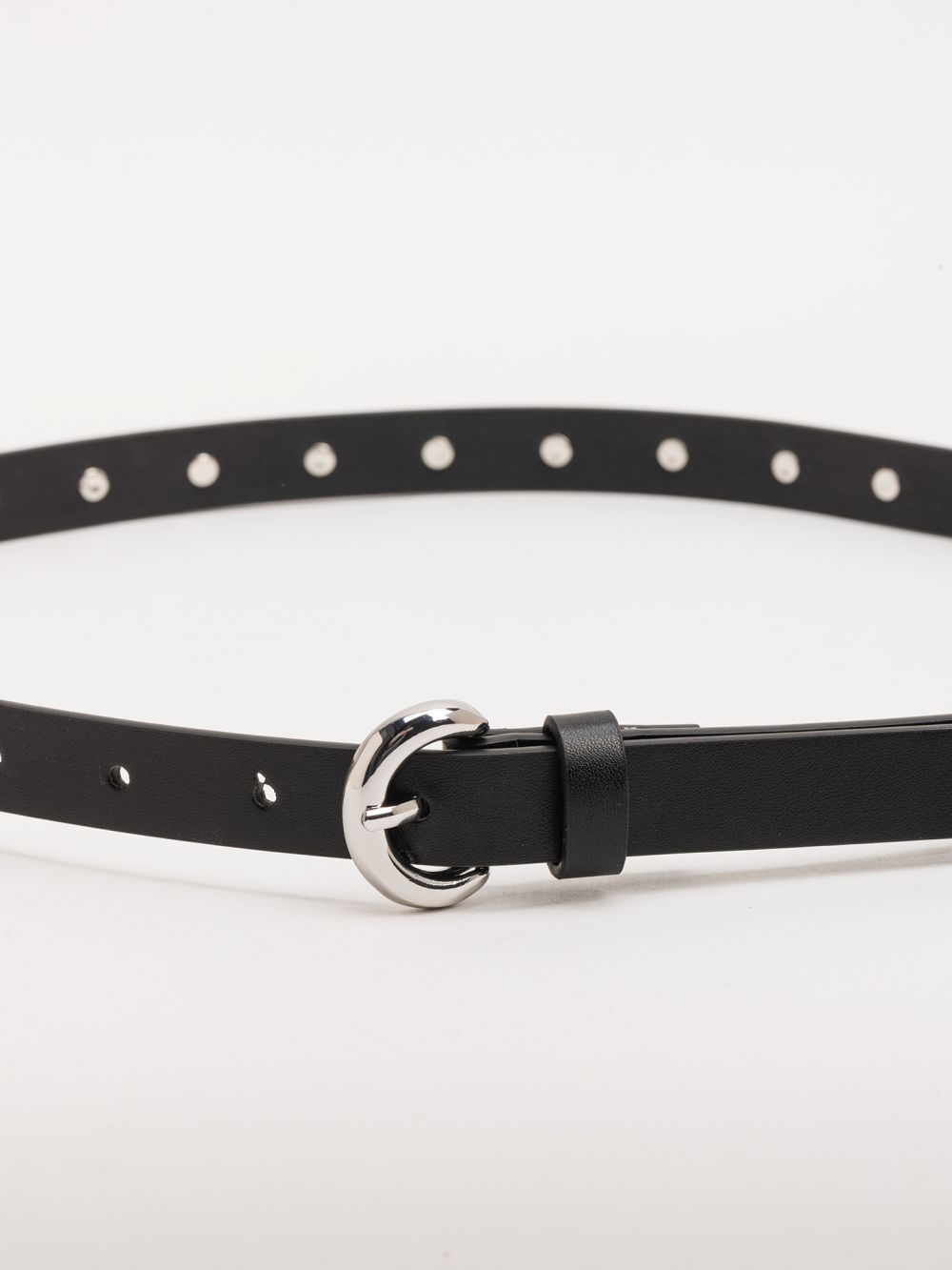 חגורה צרה עם אבזמים עגולים