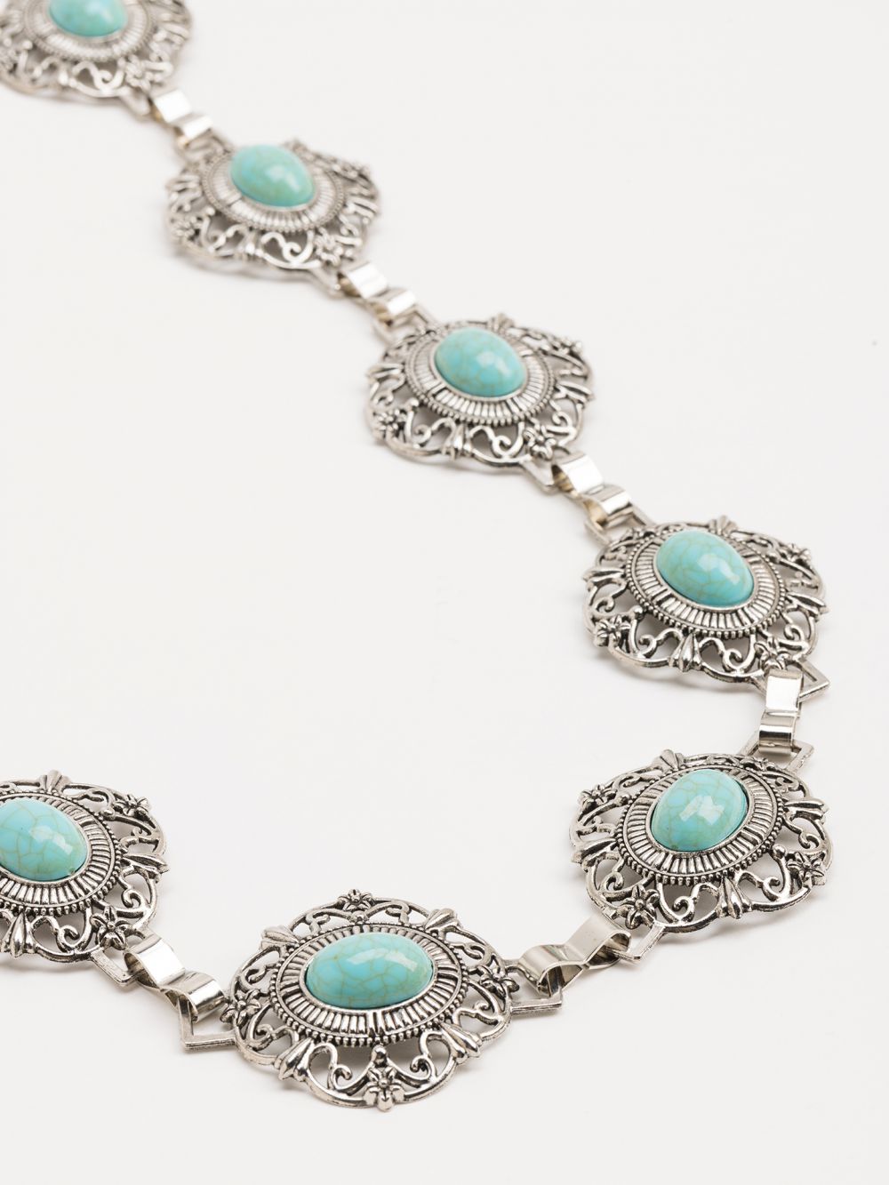 חגורת שרשרת מטאל מעוטרת עם אבנים