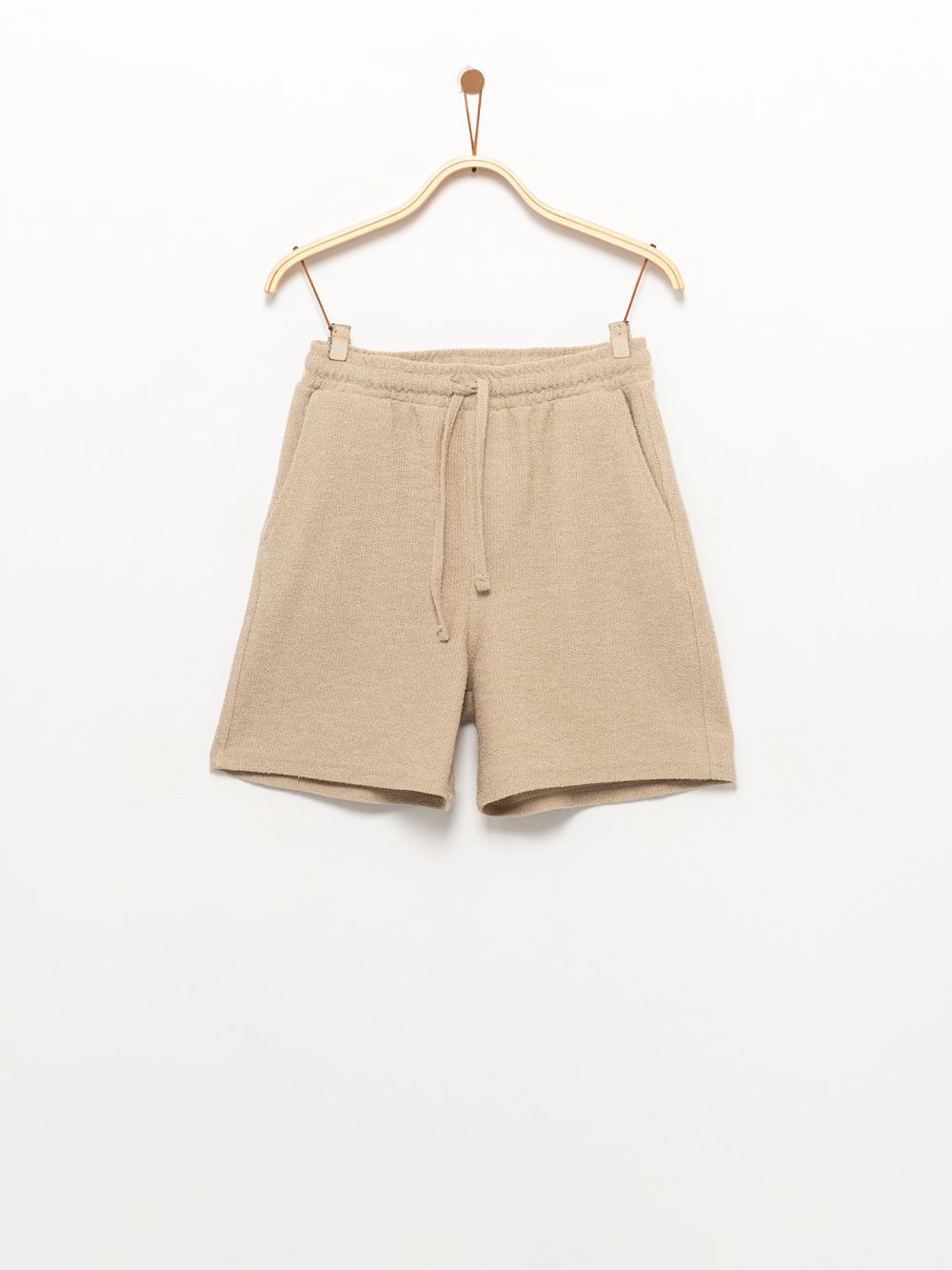 סט חולצה ומכנסיים