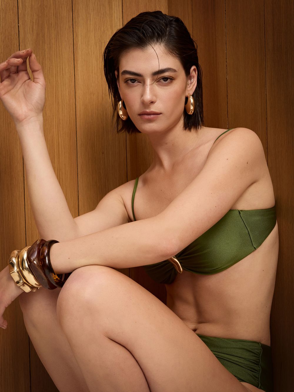 חזיית בקיני עם אבזם זהב