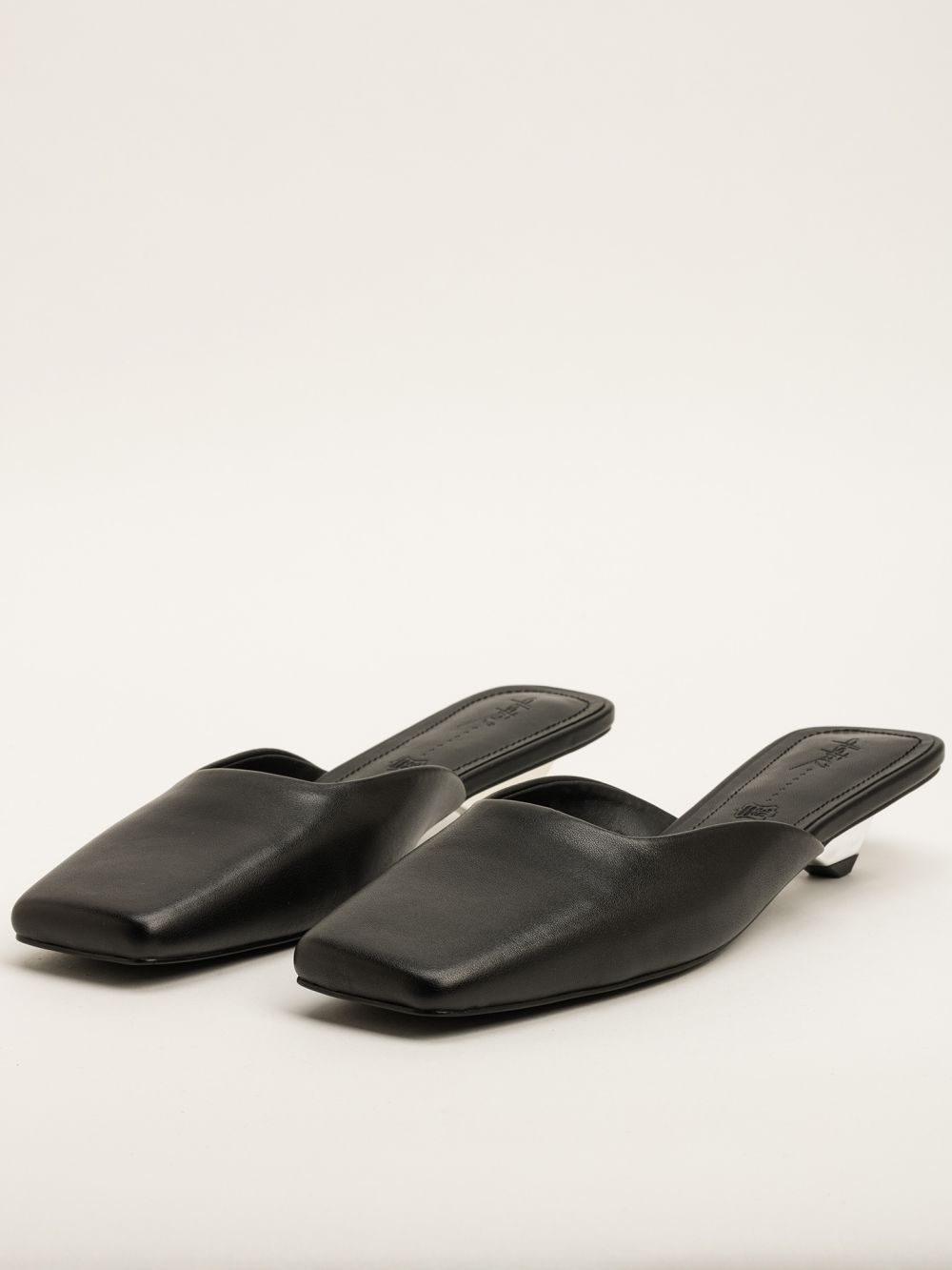 כפכפי מיולס עקב נמוך