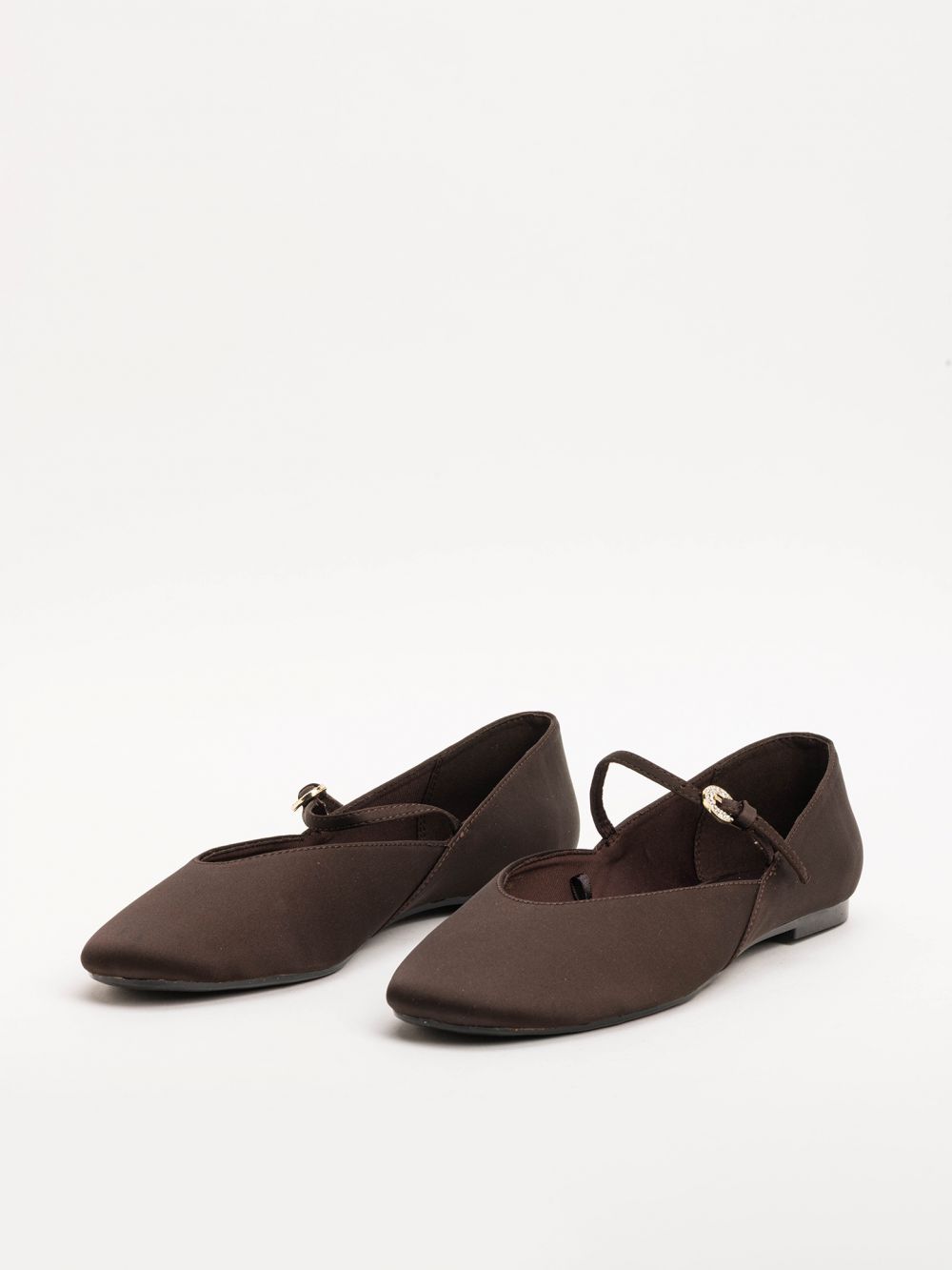 בלרינה עם באקל מעוטר