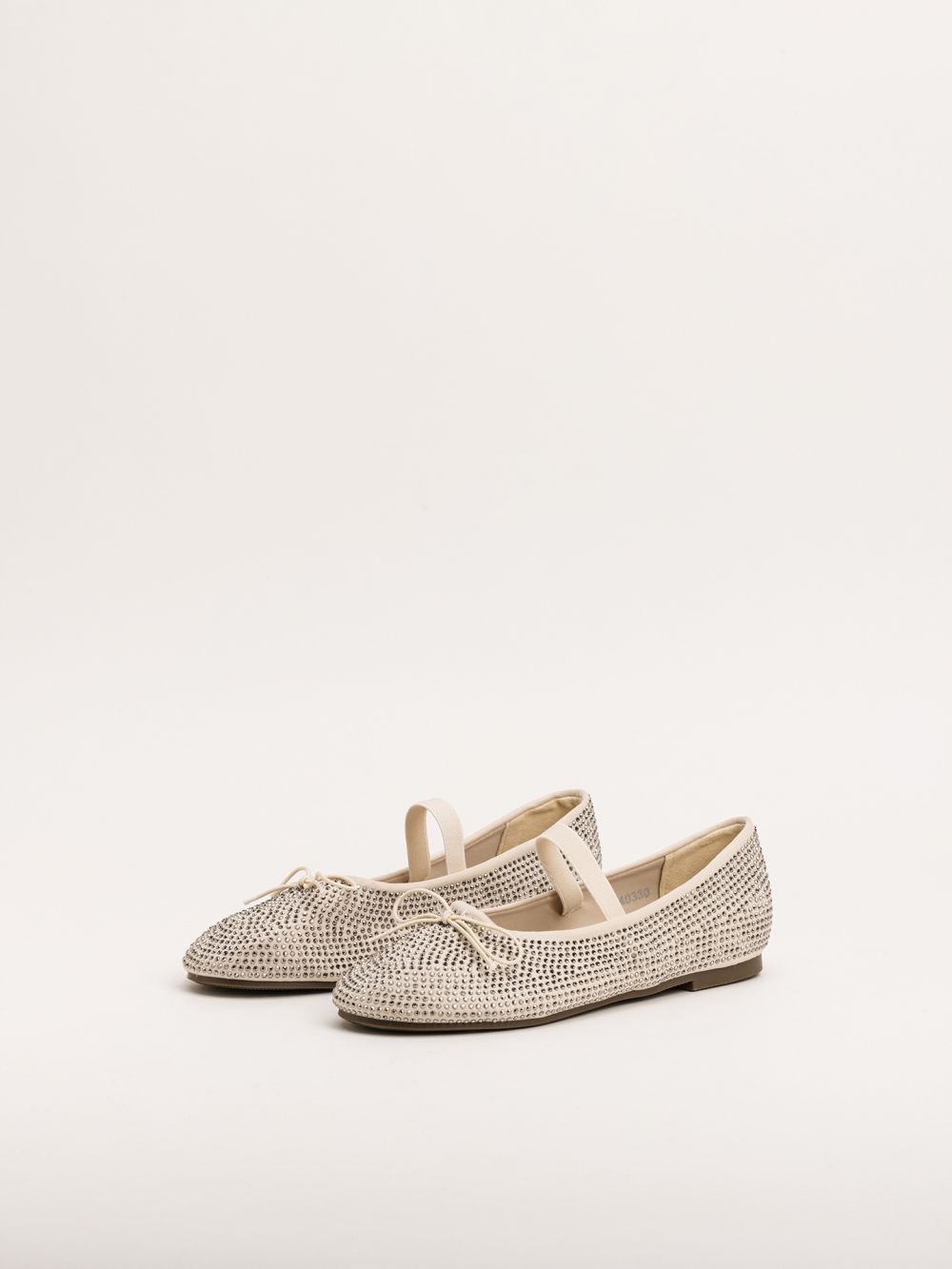 נעלי בלרינה עם קישוט דמוי יהלומים