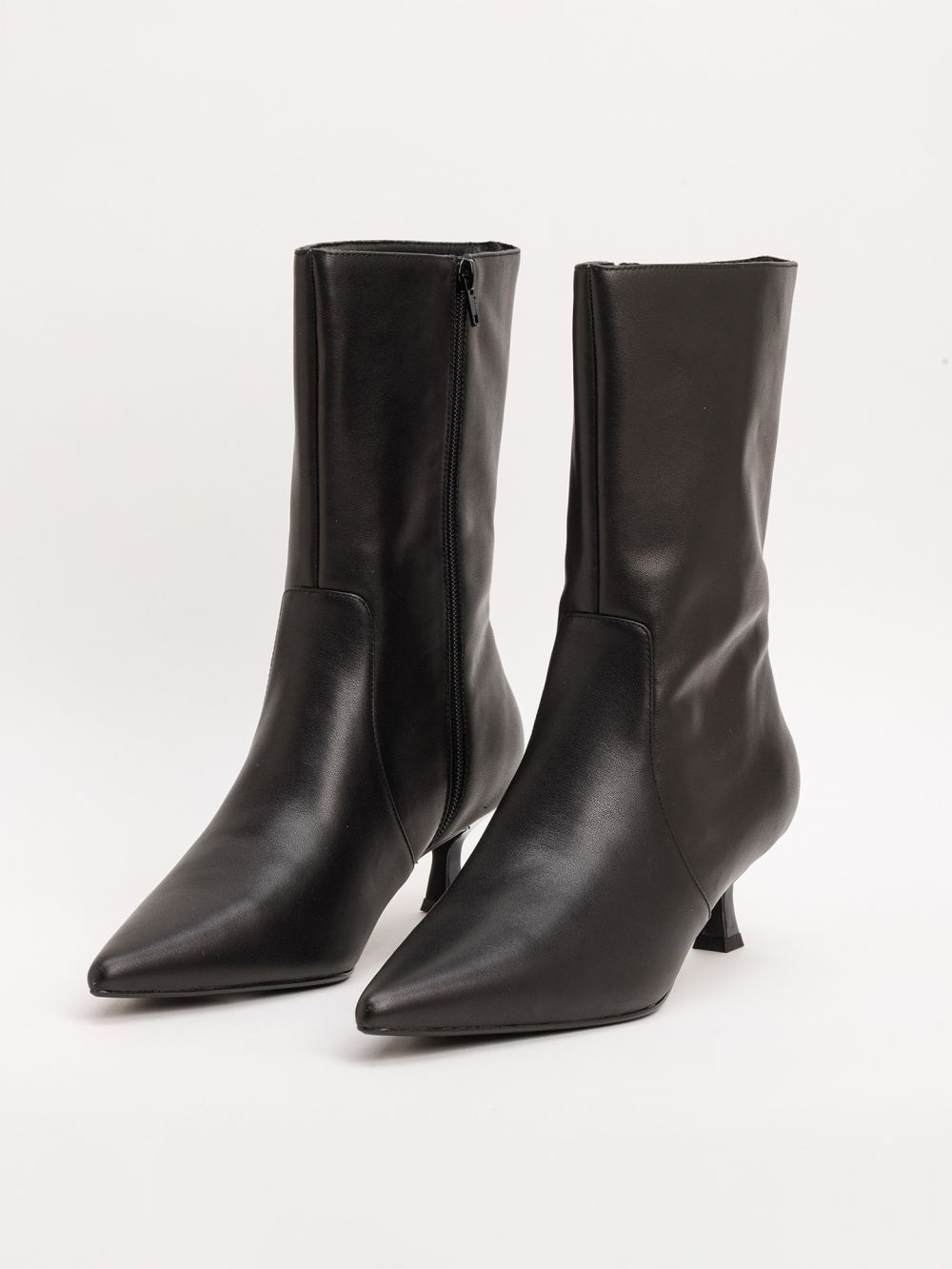 מגף עם עקב קיטן