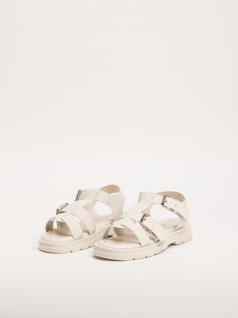 סנדל עם סוליית טרקטור