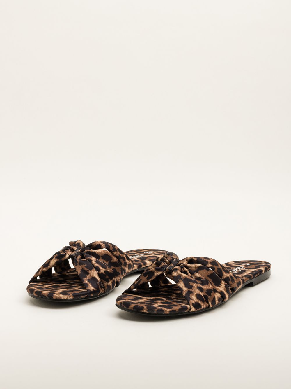 כפכפי סלייד מנומרים