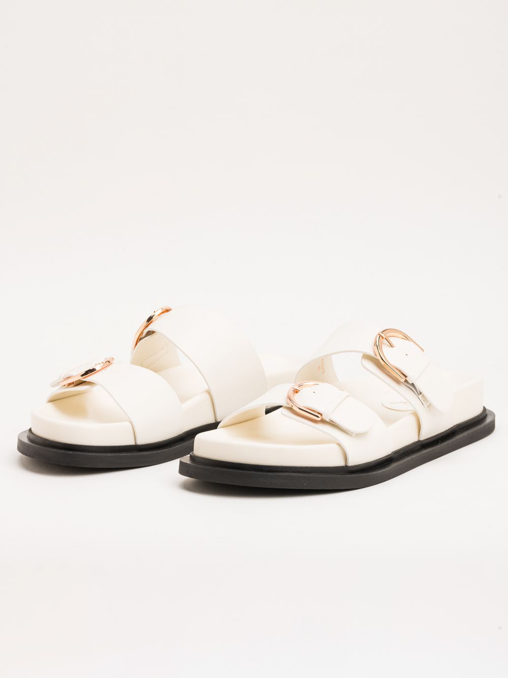 סנדל שטוח שתי רצועות