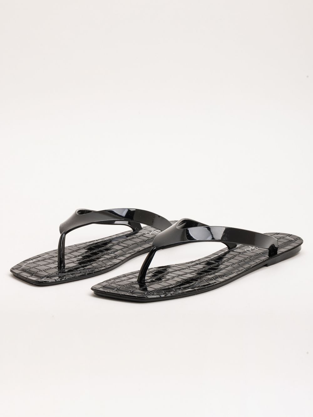 כפכי אצבע שטוחות מבריקות