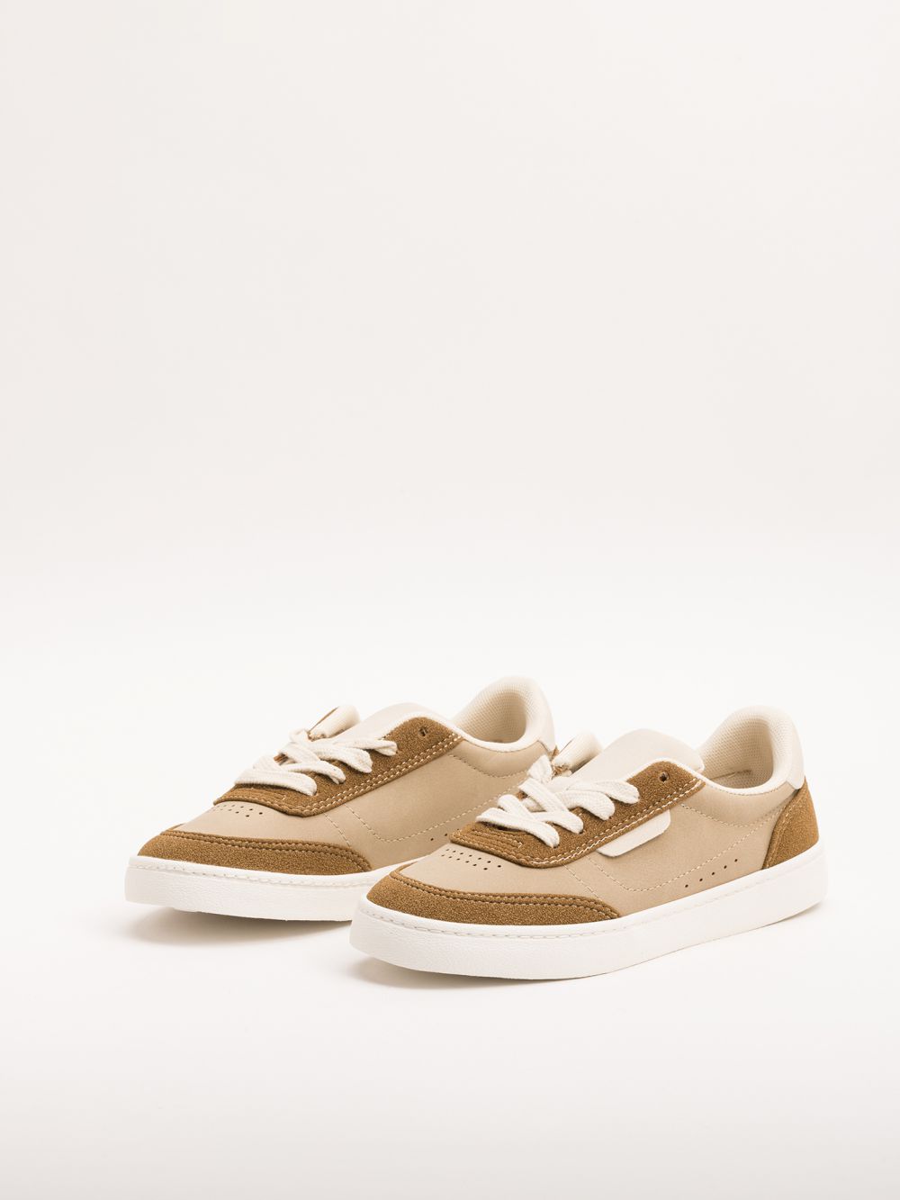 סניקרס משולבות