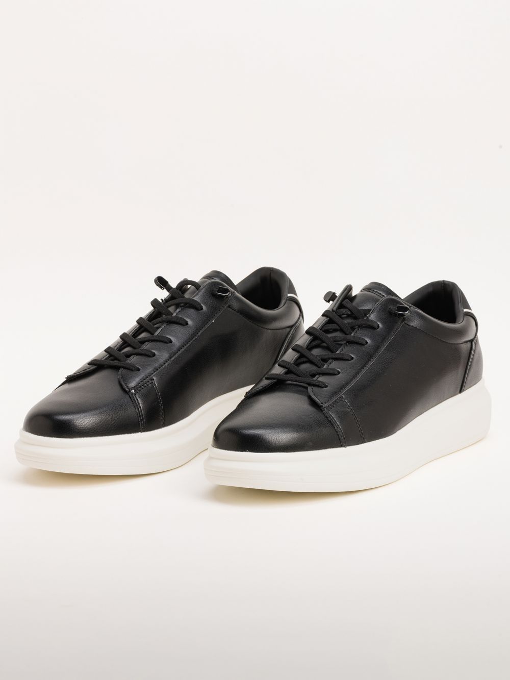 סניקרס סוליה גבוהה