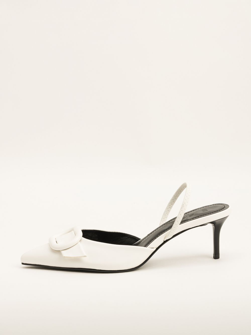 נעלי עקב עם אבזם