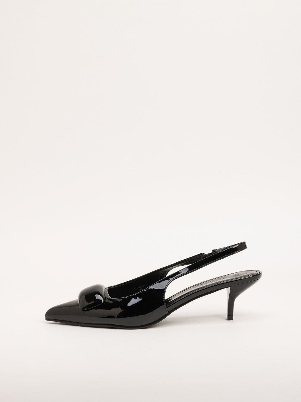 עקב קיטן עם חרטום מחודד