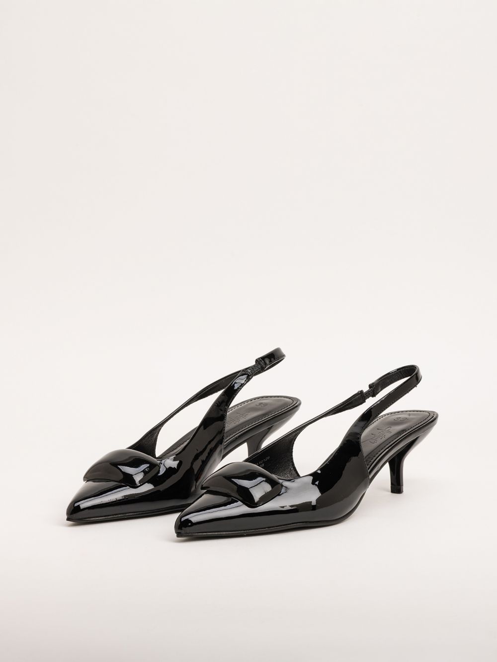 עקב קיטן עם חרטום מחודד