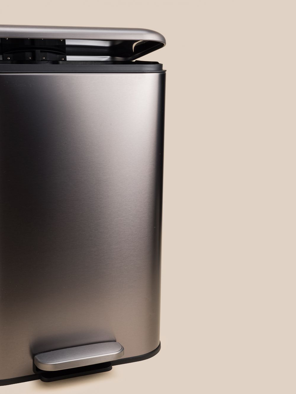 פח אשפה מלבני עם רגלית 50L אורבן